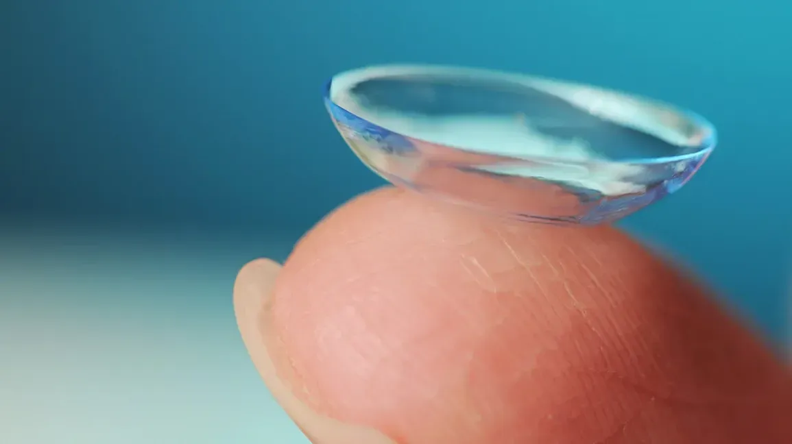 Extensive Wear Contact Lenses – What Are They?